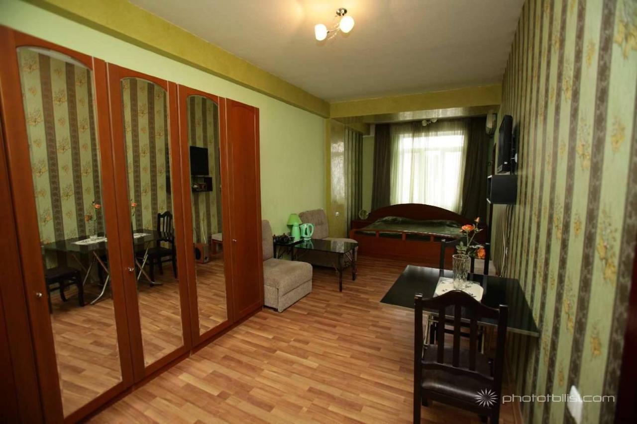 Niko'S Apartments On Shartava Street Tbilisi ภายนอก รูปภาพ
